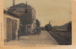 CPA - Neuville De Poitou - La Gare - Arrivée D'un Train - Neuville En Poitou