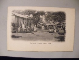 A388. CPA. Afrique. Bénin. Dahomey. Cour Du'une Factorie à Porto-Novo.  Beau Plan Animé. Non écrite - Benín