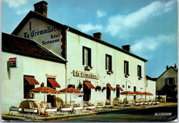 18 AINAY LE VIEIL - La Place De L'église - Ainay-le-Vieil