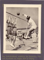 SPORT - VOLLEYBALL, Deutsches Turn - Und Sportfest 1954 Leipzig, Photo 7 X 9 Cm - Volleyball