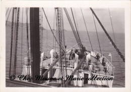 EN VUE DES ILES D HYERES - SUR LE BATEAU - NAVIRE - PONT - VAR 83 - PHOTO 9 X 6.5 CM - Schiffe