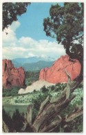 Garden Of The Gods, Colorado Springs, Colorado - Looking At Snow-covered Pikes Peak - Colorado Springs