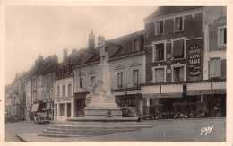 28- NOGENT-LE-RETROU- RUE VILETTE-GÄTE- ET MONUMENT PAUL DESCHANEL - Nogent Le Rotrou