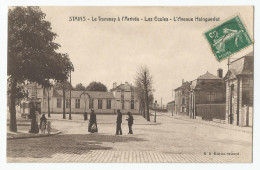 Seine Saint Denis - 93 - Stains Le Tramway A L'arrivée Les écoles L'avenue Hainguerlot , Rare - Stains