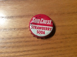 Ancienne Capsule De Soda * "Sun Crest STRAWBERRY SODA" Etats-Unis (USA) (intérieur Liège) - Limonade