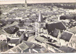 En Avion Au-dessus De MIREBEAU (Vienne) - L'Eglise Et Vue Générale - Mirebeau