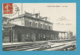 CPA - Chemin De Fer Cheminots La Gare VITRY SUR SEINE 94 - Vitry Sur Seine