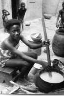 Carte Photo Jeune Fille Du Togo Ecrite En 1966 - Togo