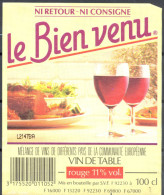 240 - Le Bienvenu - Mélange De Différents Vins De La C.E. - Vin De Table Rouge - Mis En Bouteille Par S.V.F. 92230 - Rode Wijn