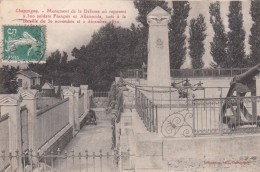 Cp , MILITARIA , CHAMPIGNY , Monument De La Défense Où Reposent 2.300 Soldats Français Et Allemands, Tués En 1870 - Cementerios De Los Caídos De Guerra