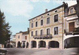 47---MONFLANQUIN--place Maréchal Foch Et La Mairie---voir 2 Scans - Monflanquin