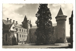 Cp, 03,  Busset, Château Des Bourbons, Cour Intérieure - Other & Unclassified
