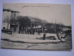 83 -  CPA - LE MUY - Place De La République Et Lavoir - Belle Carte Peu Commune - RARE - Le Muy
