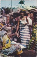AFRIQUE,AFRIKA,AFRICA,Sénégal,marché Africain De Dakar,african Market,femme Souriant équilibriste,rare - Senegal