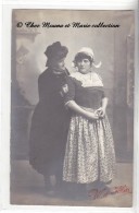 FEMMES EN COSTUMES ET COIFFES TRADITIONNELS - CARTE PHOTO - Costumes