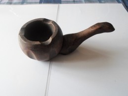 TRES JOLI CENDRIER ANCIEN EN BOIS FORME DE PIPE    *****    A   SAISIR   ****** - Autres & Non Classés