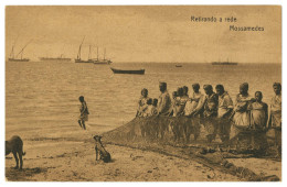 MOÇAMEDES - PESCA - Retirando A Rede ( Ed. José Pinho Trindade Lda.) Carte Postale - Angola