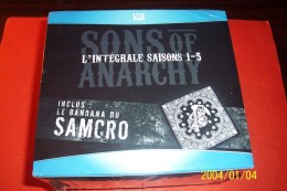 SONS OF ANARCHY  ° L'INTEGRALE SAISON 1 A 5 INCLUS LE BANDANA DU SAMCRO 15 DVD BLU RAY VOST NEUF SOUS CELLOPHANE - Séries Et Programmes TV