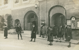 DE BURGHAUSEN / Des Hommes En Uniformes / CARTE GLACEE - Burghausen