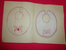 Bavette De Bebe Doublee-(petit Bavoir)-sampler- Devoir De Dessin Et De Couture Dans Les Ecoles   (fleurs Roses)- - Other & Unclassified