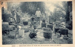 GABON FABRICATION D'HUILE DE PALME PAR LES FILLES DE L'ECOLE DE SAMKITA - Gabun