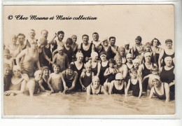 A LA PLAGE - MER - BAIGNEURS - BAIGNEUSE - EN MAILLOT DE BAIN - DANS L EAU - CARTE PHOTO - Mode