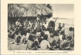 OCEANIE (Iles Du Pacifique) Un Père Mariste Cathéchise Les Jeunes Indigènes - Autres & Non Classés