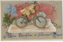 Carte Celuloid Avec Ajoutis Chromo Poussin Humain En Velo Chicken Riding Bicycle  Montigny La Vallée Aisne Poilu 1916 - Sonstige & Ohne Zuordnung