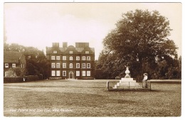 RB 1100 - Early Real Photo Postcard - Kew Palace & Sun Dial - Kew Gardens London - London Suburbs