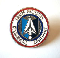 FRANCE - INSIGNE GENDARMERIE GROUPE DE PROTECTION Armement - Police & Gendarmerie