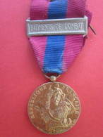 Médaille De La Défense Nationale Avec Agraphe Batiments De Combat Décoration Militaire Française,créée Par Charles Hernu - France