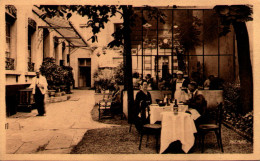 VICHY - Hôtel Du Régent - Un Coin Du Jardin - Le Restaurant En Plein Air - Vichy