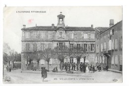 VIC LE COMTE  (cpa 63)  L'Hôtel De Ville - L'auvergne Pittoresque -  Belle Animation - - Vic Le Comte