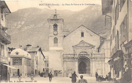 Delcampe - MOUTIERS    LA PLACE SAINT PIERRE  ET LA CATHEDRALE - Moutiers