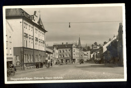 Deggendorf/Bayer. Ostmark. Oberer Stadtplatz / Postcard Circulated, 2 Scans - Deggendorf