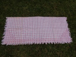 Piece De Tissu  Tres Epais 108x50 Sans Les Franges Brode Main - Altri & Non Classificati