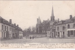 COURTALAIN - La Place Des Halles - Hôtel - Commerces Divers - Animé - Carte Datée 1903 - Courtalain