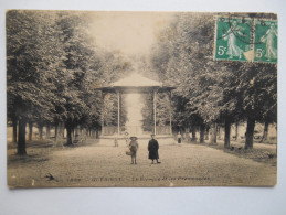 CPA "Guérigny - Le Kiosque Et Les Promenades" - Guerigny