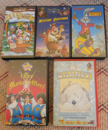 5 VHS CARTONI ANIMATI - 3,2,1 NATALE-MUCCHE ALLA RISCOSSA-I 3 MOSCHETTIERI-IL CONIGLIO BUNNY- BARNEY - - Cartoons