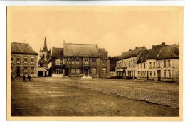 17346  -  Chièvres    -   La Grand'Place, Vue Vers Le Château D'Egmont - Chievres