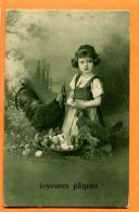 FAW-03  Joyeuses Pâques, Fillette Avec Maman Poule, Papa Coq Poussins Et Oeufs. Cachet 1914 - Pâques