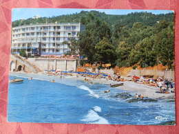 Dep 83 , Cpm Le RAYOL , E Ci. 53.20 , La Plage Et L'hotel Du Bailli  (83A189) - Rayol-Canadel-sur-Mer