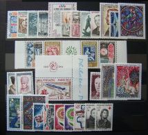 Année 1964 **31 Timbres Conservés En Pochette  1417A Et Bon D´entrée Philatec Du 1422 - 1960-1969