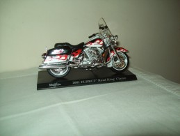 Harley Davidson(2001FLHRCI  Road King Classic) "Maisto"  Scala 1/18 - Moto