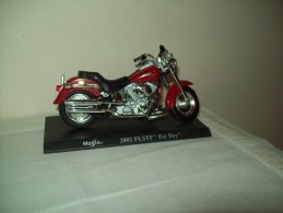 Harley Davidson (2002 FLSTF  Fat Boy) "Maisto"  Scala 1/18 - Moto