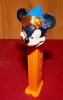 ASSEZ ANCIEN Distributeur PEZ MICKEY MECHANT AVIATEUR 211 N°3 - Pez