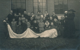 PAYS BAS - ZWOLLE - Belle Carte Photo De Groupe Devant Un établissement Réalisée Par Photo "ATELIER R. ZIEGLER "à ZWOLLE - Zwolle