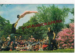 COREE DU NORD- LE CIRQUE DE PYONGYANG - ACROBATIE SUR BALANCOIRE - Korea (Noord)