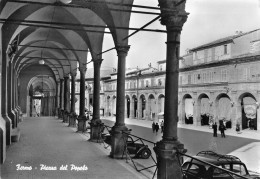 04585 "FERMO - PIAZZA DEL POPOLO"  ANIMATA, AUTO '60.  CART   SPED 1965 - Fermo