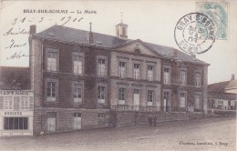 CPA 80 @ BRAY Sur SOMME @  La Mairie En 1906 à Côté Du Café Restaurant De La Musique Face à L'Eglise - Bray Sur Somme